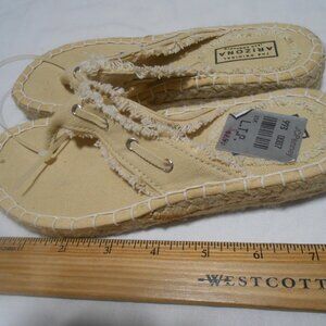 NEW Girls size 1 Original Arizona Jean Co. tan cloth Flipflops sandals Shoes 👸